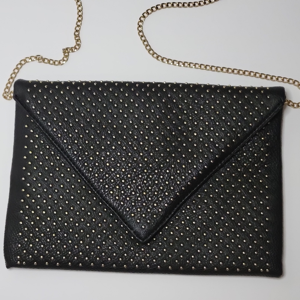 👛 black and gold purse